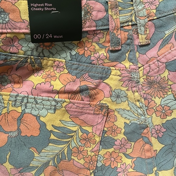 Nwt Floral Denim Shorts - Picture 7 of 8